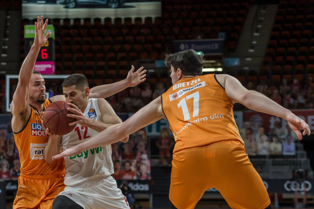 球以及防守 球以及防守