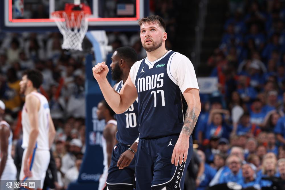 裁判员必须 裁判员必须