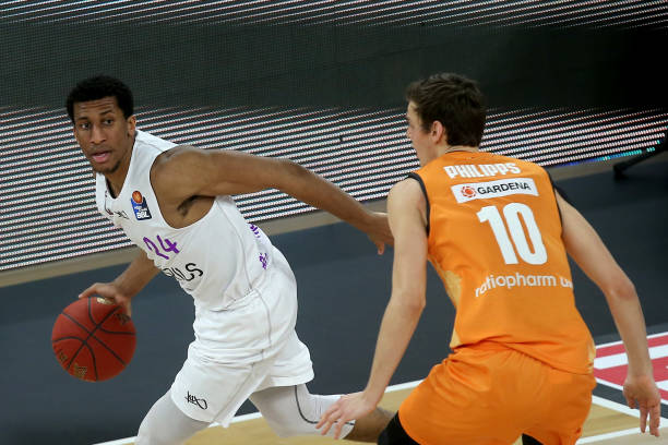 但爱德华兹 但爱德华兹